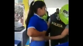 Mujer policia follando