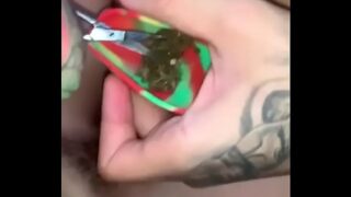 Parejas fumando