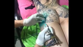 Tatuajes extremos en partes intimas