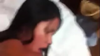 Putinha gemendo alto no anal sentindo ele meter com força